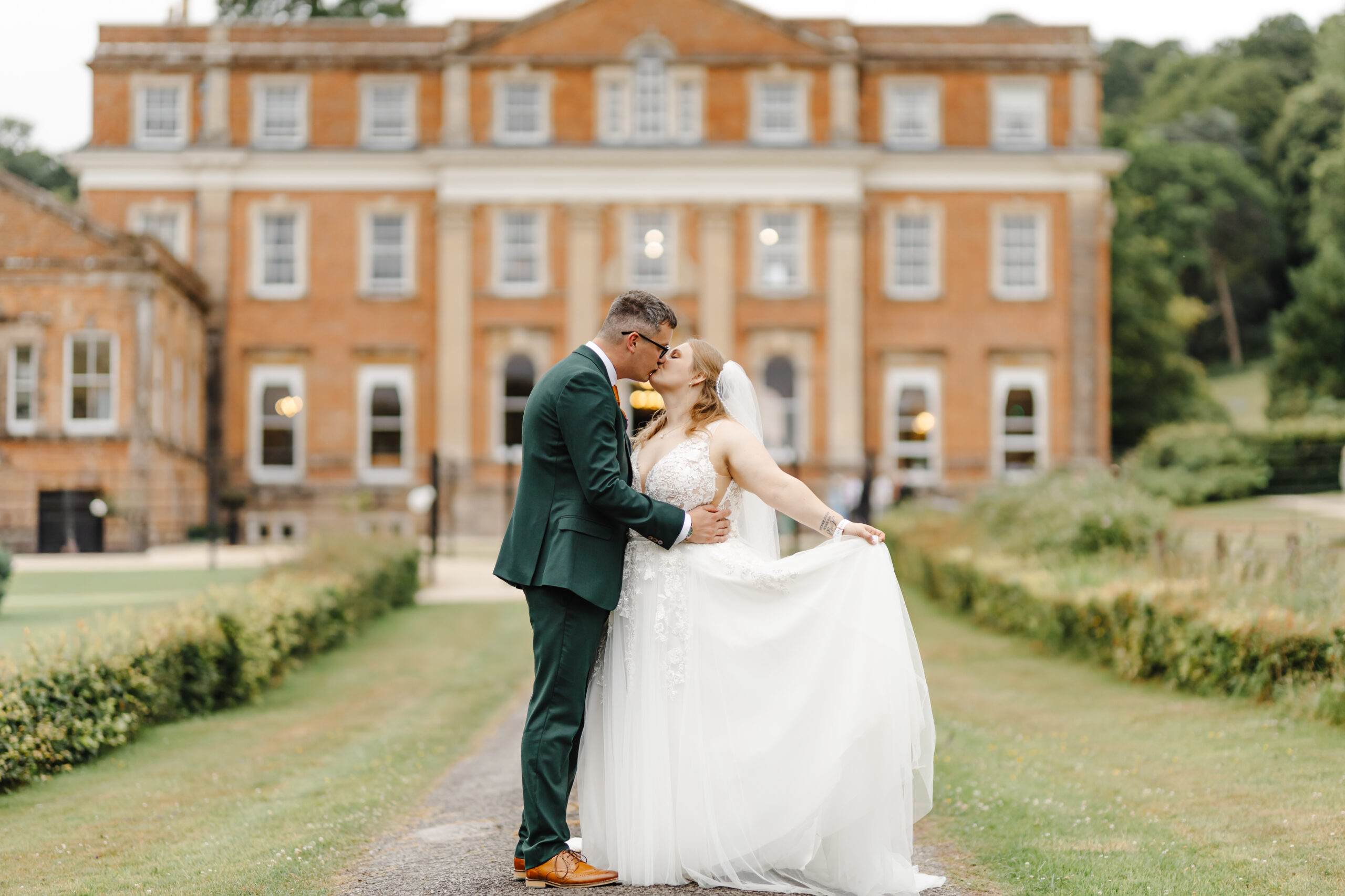 What a wonderful day to be a Crowcombe Court Wedding Photographer, capturing Bryony & Adam’s romantic summer wedding in Somerset. A joyful celebration featuring a surprise ABBA mother-daughter dance and a unique Lord of the Rings sword cake cutting, captured with natural, candid storytelling by a Somerset Wedding Photographer.